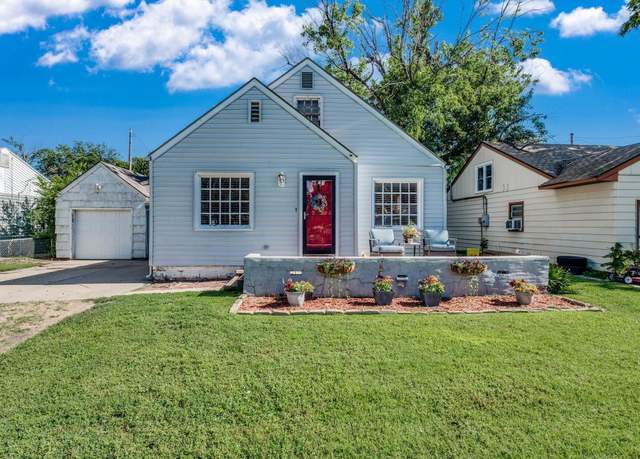 Property at 316 W 25th Ave, Hutchinson, KS 67502, 4 beds, 1 bath