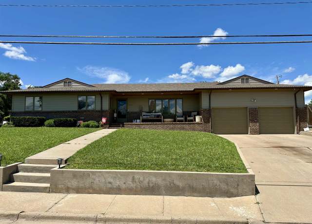 Property at 602 E Sixth, Pratt, KS 67124, 5 beds, 3 baths
