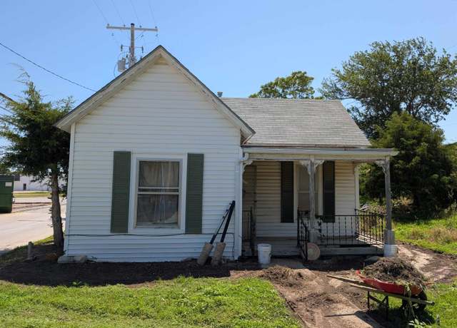Property at 410 N Monroe St, Hutchinson, KS 67501, 1 bed, 1 bath