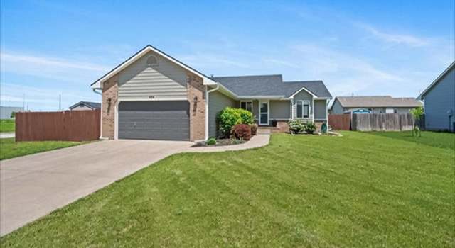 Photo of 424 Wheatridge Dr, Newton, KS 67114