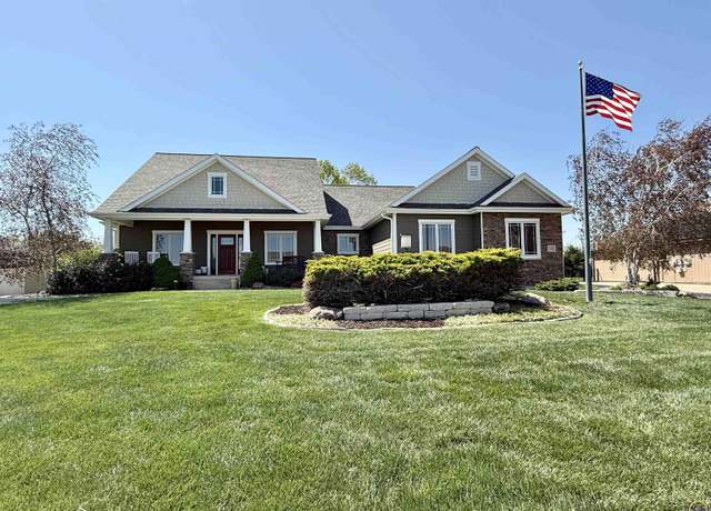 Property at 5303 NW Sterling Chase Dr, Topeka, KS 66618, 4 beds, 3 baths