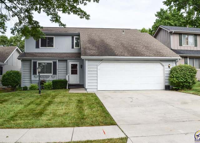 Property at 3007 SW Arrowhead Rd, Topeka, KS 66614, 3 beds, 2.5 baths