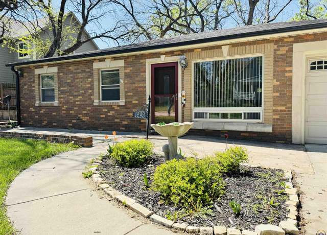 Property at 1293 SW Hillsdale St, Topeka, KS 66604, 3 beds, 1.5 baths
