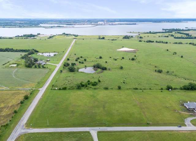 Property at 21 Hillside Dr, Burlington, KS 66839