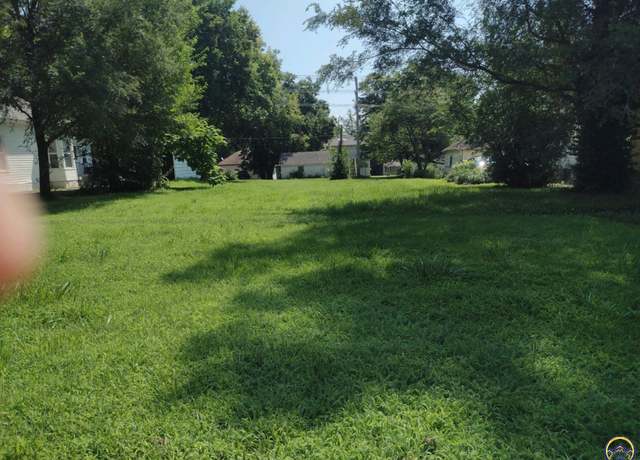 Property at 812 New York Ave, Holton, KS 66436