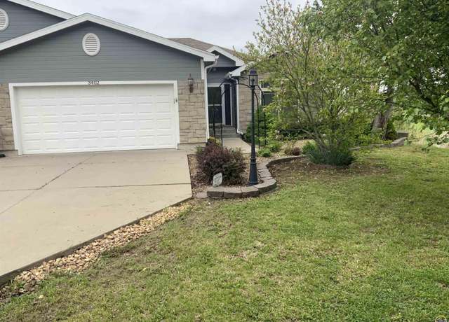 Property at 3402 NW 49th St, Topeka, KS 66618, 4 beds, 3 baths