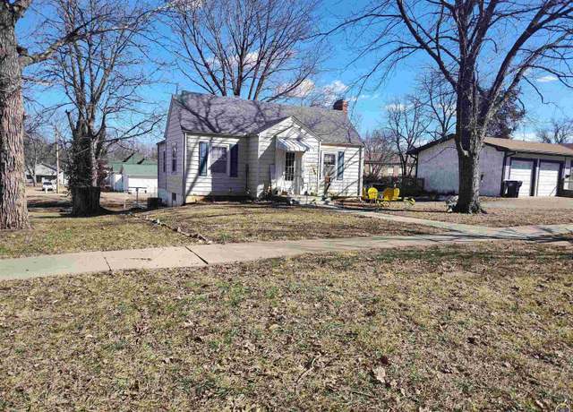 Property at 618 Iowa Ave, Holton, KS 66436, 2 beds, 1 bath
