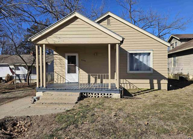 Property at 2204 SW Kensington Ct, Topeka, KS 66606, 2 beds, 1 bath