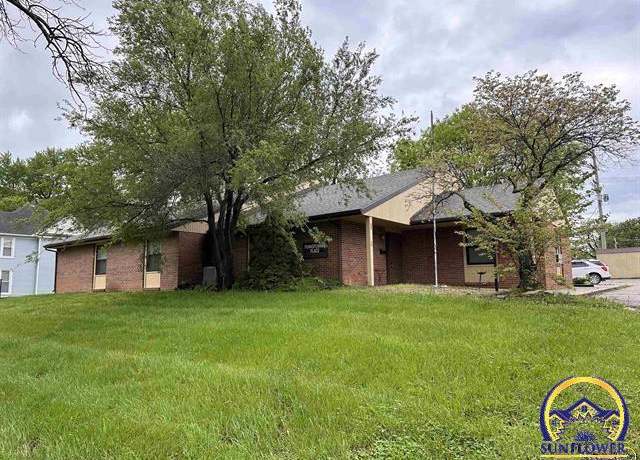 Property at 925 Pennsylvania Ave, Holton, KS 66436, 8 beds, 3.5 baths