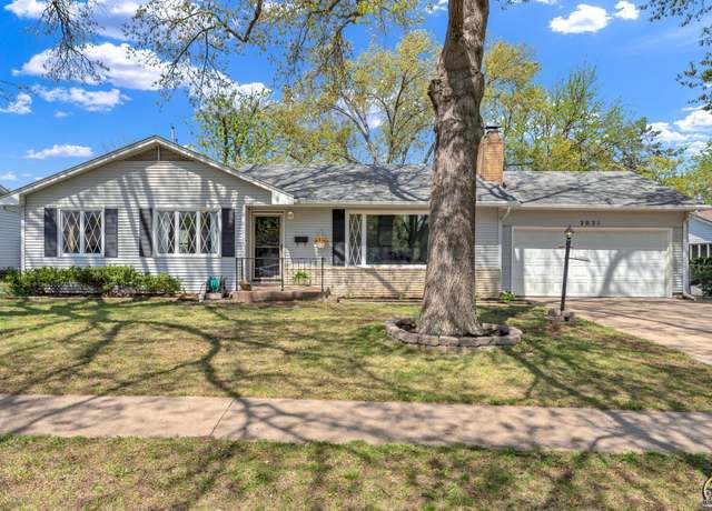Property at 3031 SW College Ave, Topeka, KS 66611, 3 beds, 1.5 baths