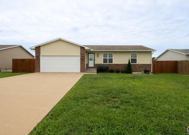 Property at 1219 Sunflower Way, Emporia, KS 66801, 4 beds, 3 baths