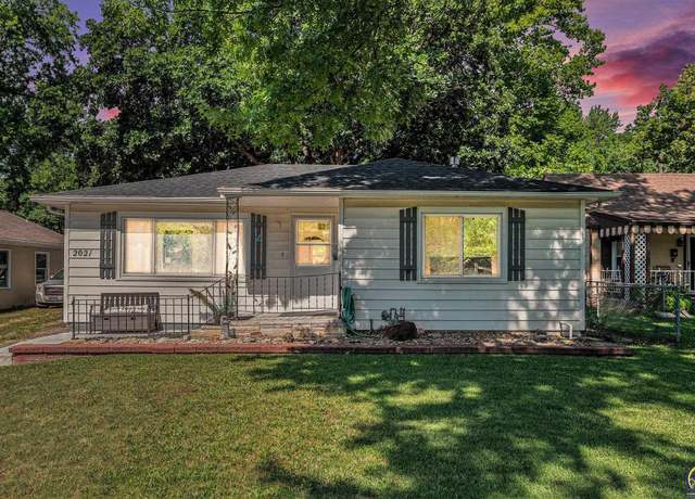 Property at 2021 SW Hope St, Topeka, KS 66604, 4 beds, 1 bath