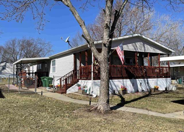 Property at 4717 SE Mercier St, Topeka, KS 66609, 3 beds, 2 baths