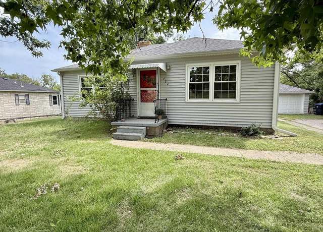 Property at 722 SW Grand Ct, Topeka, KS 66606, 2 beds, 1 bath