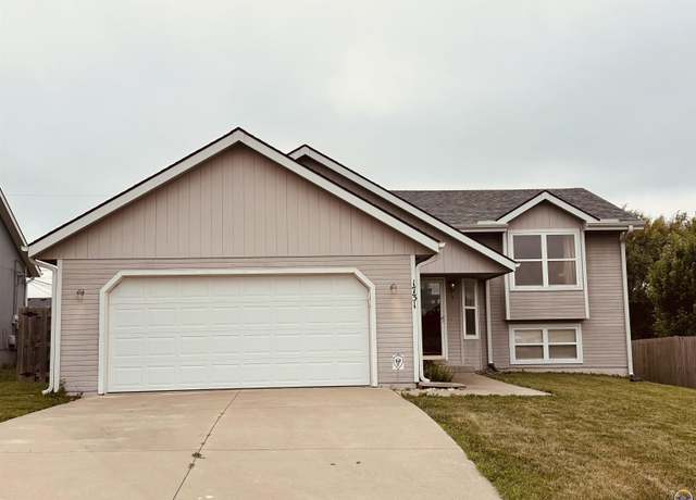 Property at 1731 SW Stone Crest Dr, Topeka, KS 66615, 3 beds, 2 baths