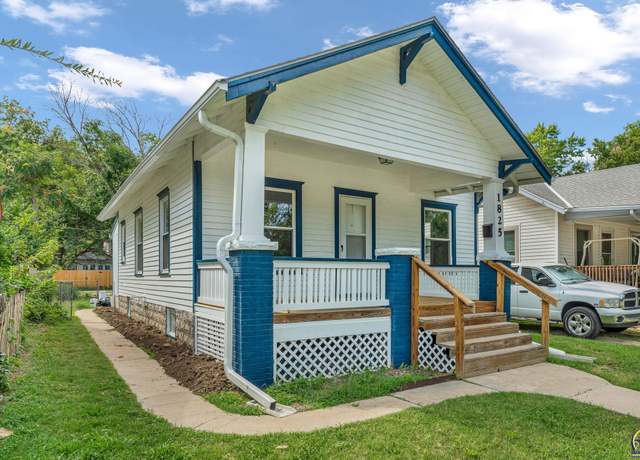 Property at 1825 SW Buchanan St, Topeka, KS 66604, 3 beds, 1 bath