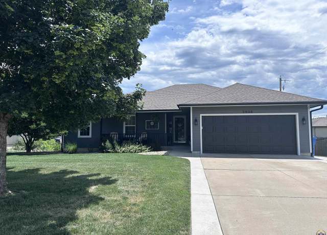 Property at 3836 NW Oakview Dr, Topeka, KS 66618, 5 beds, 3 baths