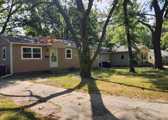Property at 1940 SW Quivira Dr, Topeka, KS 66604, 3 beds, 1 bath