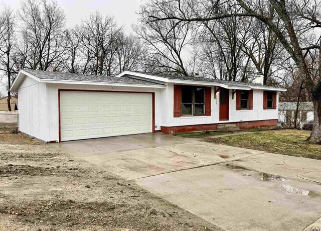 Property at 1704 SE 25th St, Topeka, KS 66605, 3 beds, 1 bath