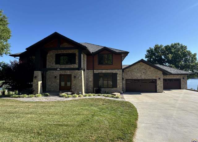 Property at 6748 SW Aylesbury Rd, Topeka, KS 66610, 5 beds, 5.5 baths