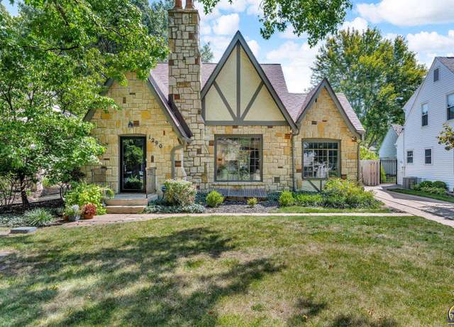 Property at 1290 SW Pembroke Ln, Topeka, KS 66604, 3 beds, 2 baths