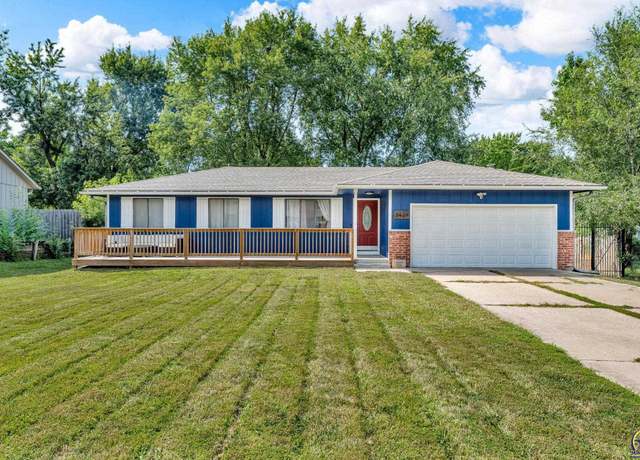 Property at 3429 SW Moundview Dr, Topeka, KS 66614, 3 beds, 2.5 baths