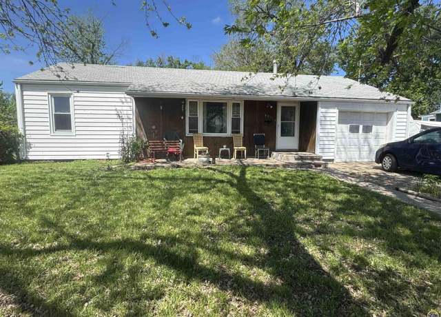 Property at 821 SE Chandler St, Topeka, KS 66607, 2 beds, 1 bath