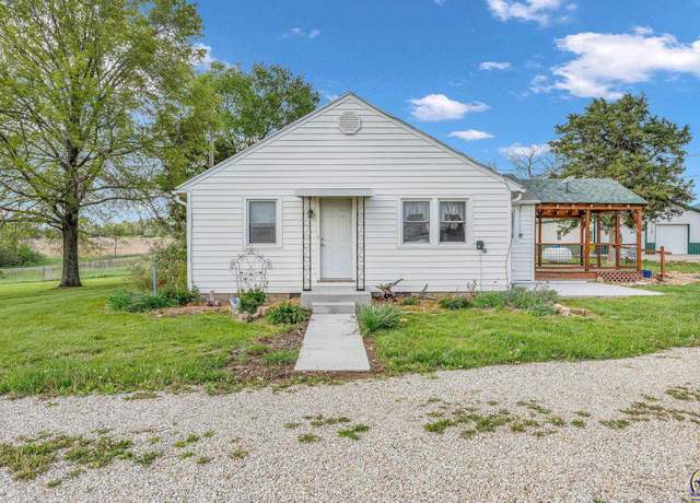 Property at 8244 SE Stubbs Rd, Berryton, KS 66409, 3 beds, 1 bath