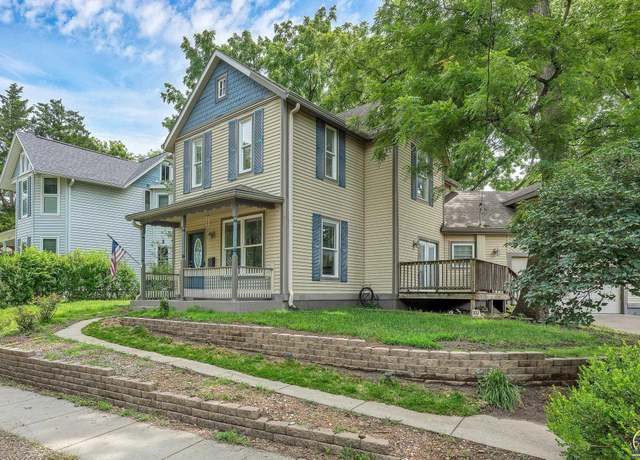 Property at 222 NW Circle St, Topeka, KS 66606, 3 beds, 2.5 baths