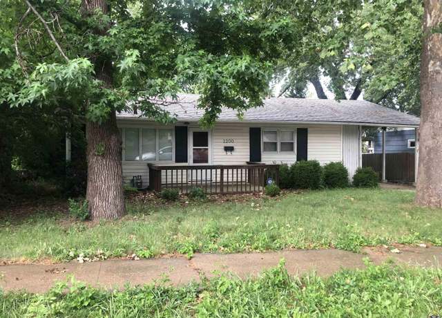 Property at 1200 SW 31st St, Topeka, KS 66611, 3 beds, 1 bath