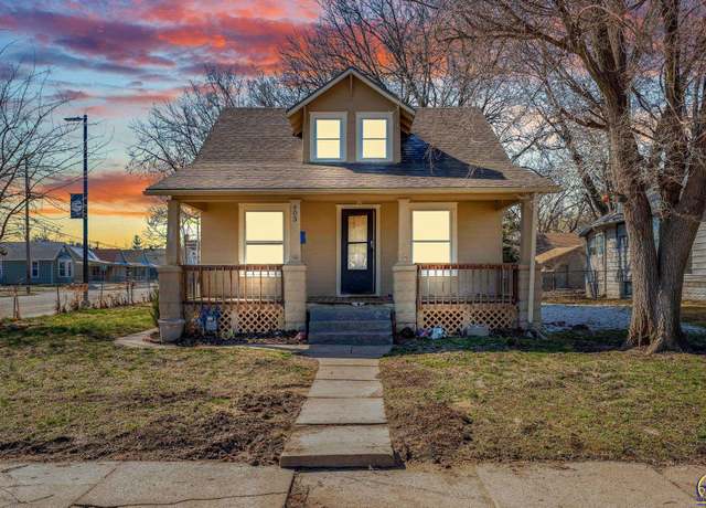 Property at 403 NE Ohio Ave, Topeka, KS 66616, 2 beds, 1.5 baths
