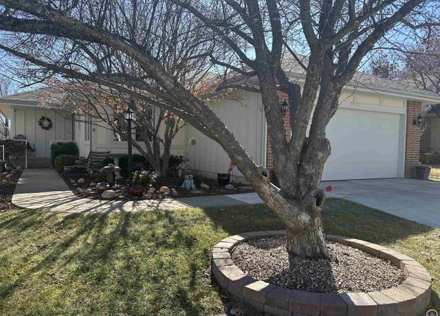 Property at 6443 SW Castle Ln, Topeka, KS 66614, 4 beds, 3 baths