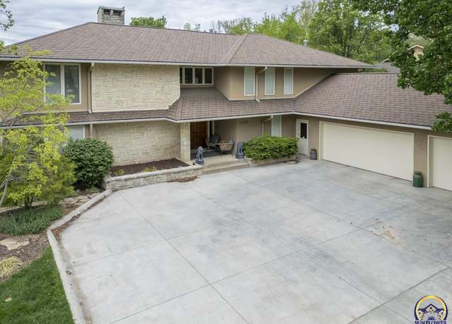 Property at 2859 SW Macvicar Ave, Topeka, KS 66611, 6 beds, 4.5 baths