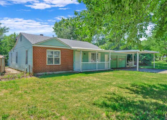 Property at 2521 SW Sunset Rd, Topeka, KS 66614, 3 beds, 1 bath