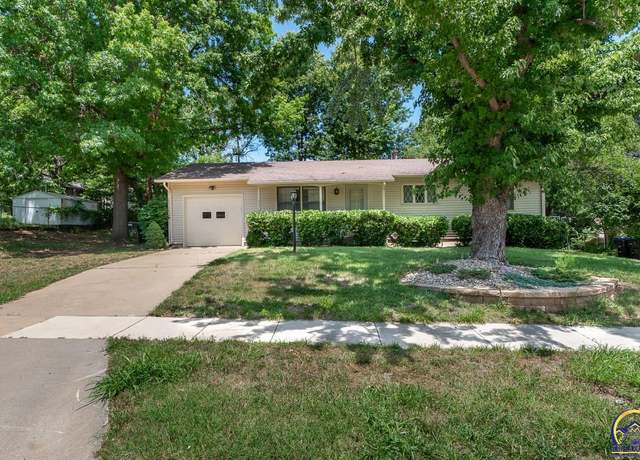 Property at 3310 SW 31st St, Topeka, KS 66614, 3 beds, 1.5 baths