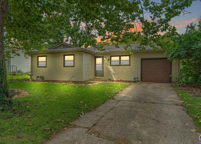 Property at 1429 SW Lancaster St, Topeka, KS 66604, 3 beds, 1.5 baths