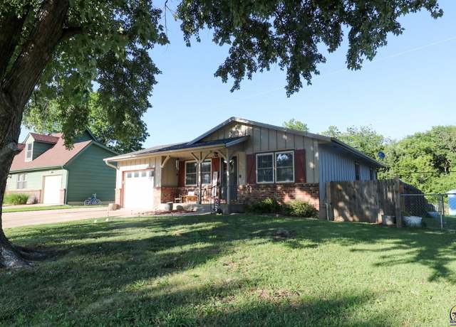 Property at 514 Wild Turkey Rd, Emporia, KS 66801, 4 beds, 3 baths