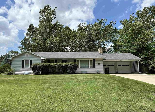 Property at 917 SW Grand Ct, Topeka, KS 66606, 3 beds, 2 baths
