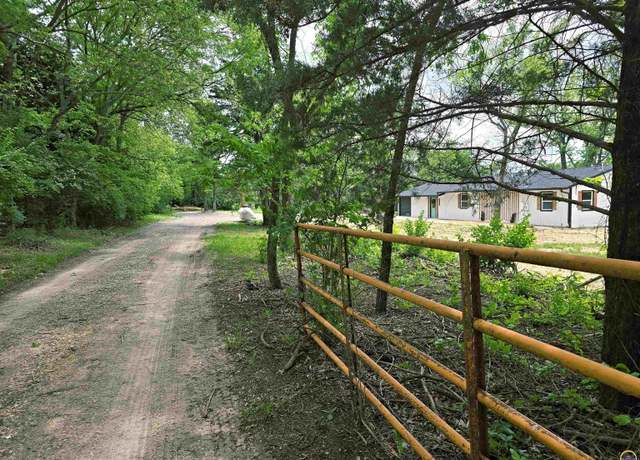 Property at 3985 43rd St, Meriden, KS 66512, 3 beds, 2 baths