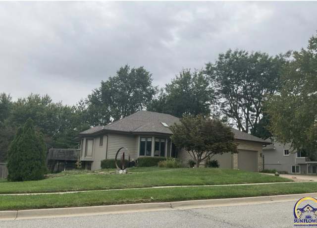 Property at 3121 SW Wanamaker Dr, Topeka, KS 66614, 3 beds, 2.5 baths