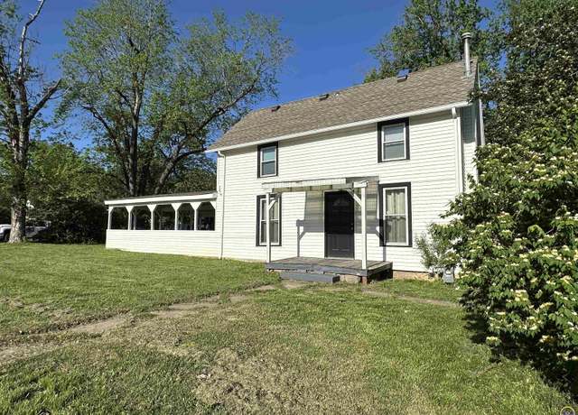 Property at 3839 SW Sena Dr, Topeka, KS 66604, 2 beds, 1.5 baths