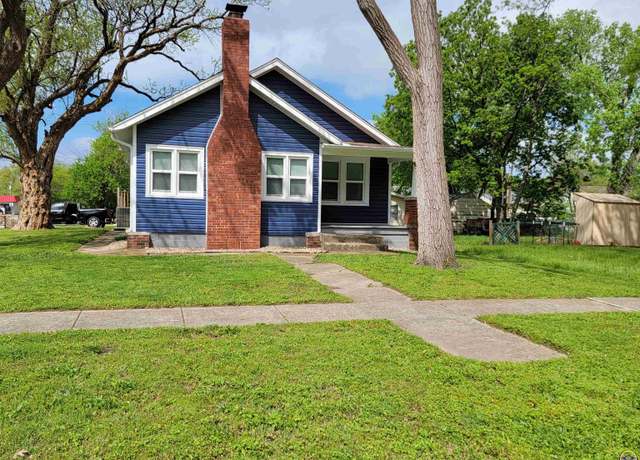 Property at 425 S Mechanic St, Emporia, KS 66801, 2 beds, 1 bath