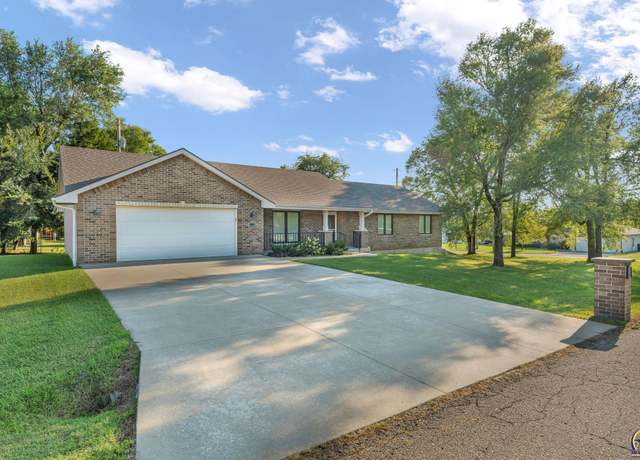 Property at 299 E 7th St, Hoyt, KS 66440, 3 beds, 2 baths