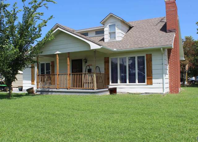 Property at 432 Lakin St, Osage City, KS 66523, 3 beds, 2 baths