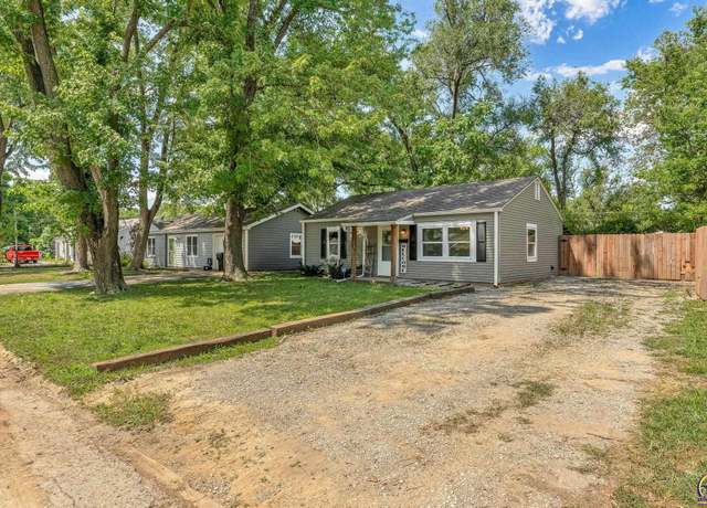 Property at 2617 SW Sunset Rd, Topeka, KS 66614, 2 beds, 1 bath