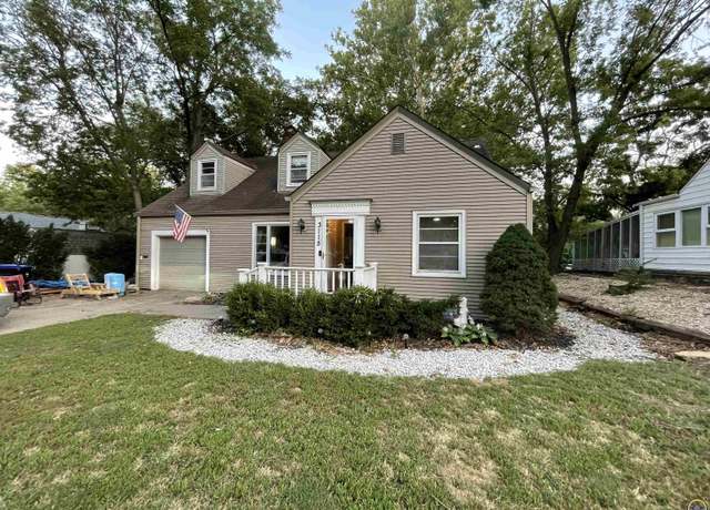 Property at 3115 SW 20th St, Topeka, KS 66604, 3 beds, 2.5 baths