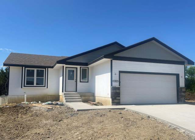 Property at 202 SE 43rd St, Topeka, KS 66610, 4 beds, 3 baths