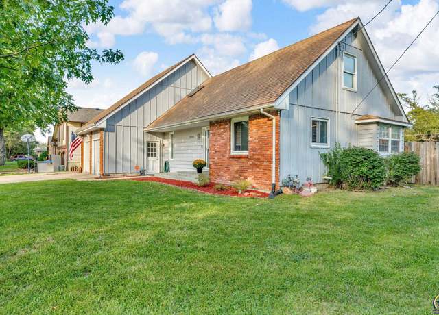 Property at 2928 SE Granger St, Topeka, KS 66605, 4 beds, 3.5 baths