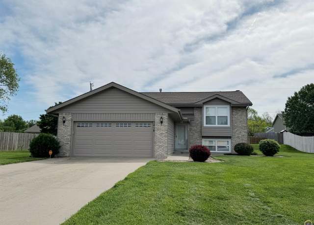 Property at 3418 SE Skylark Dr, Topeka, KS 66605, 3 beds, 2 baths