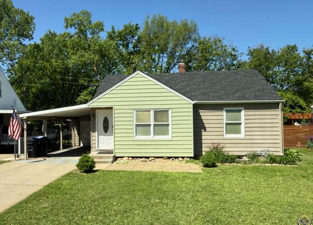 Property at 831 SW Wayne Ave, Topeka, KS 66606, 3 beds, 2 baths